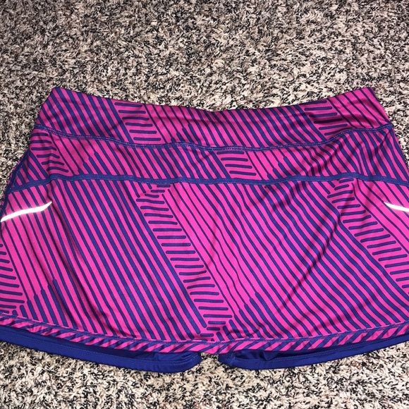Under Armour Women's Pink and Blue Striped Shorts Skort Size Large | Like New - Picture 2 of 6